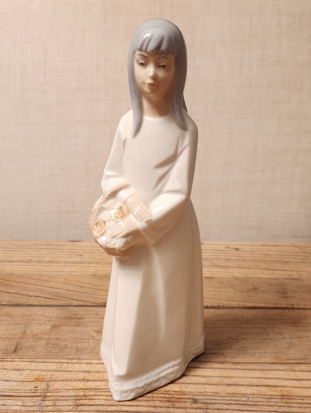 Porcelans Jango Porcelain Girl Holding Flower Basket Figurine